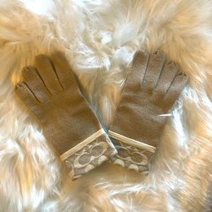 COACH Signature Knit Gloves in Gold Shimmer